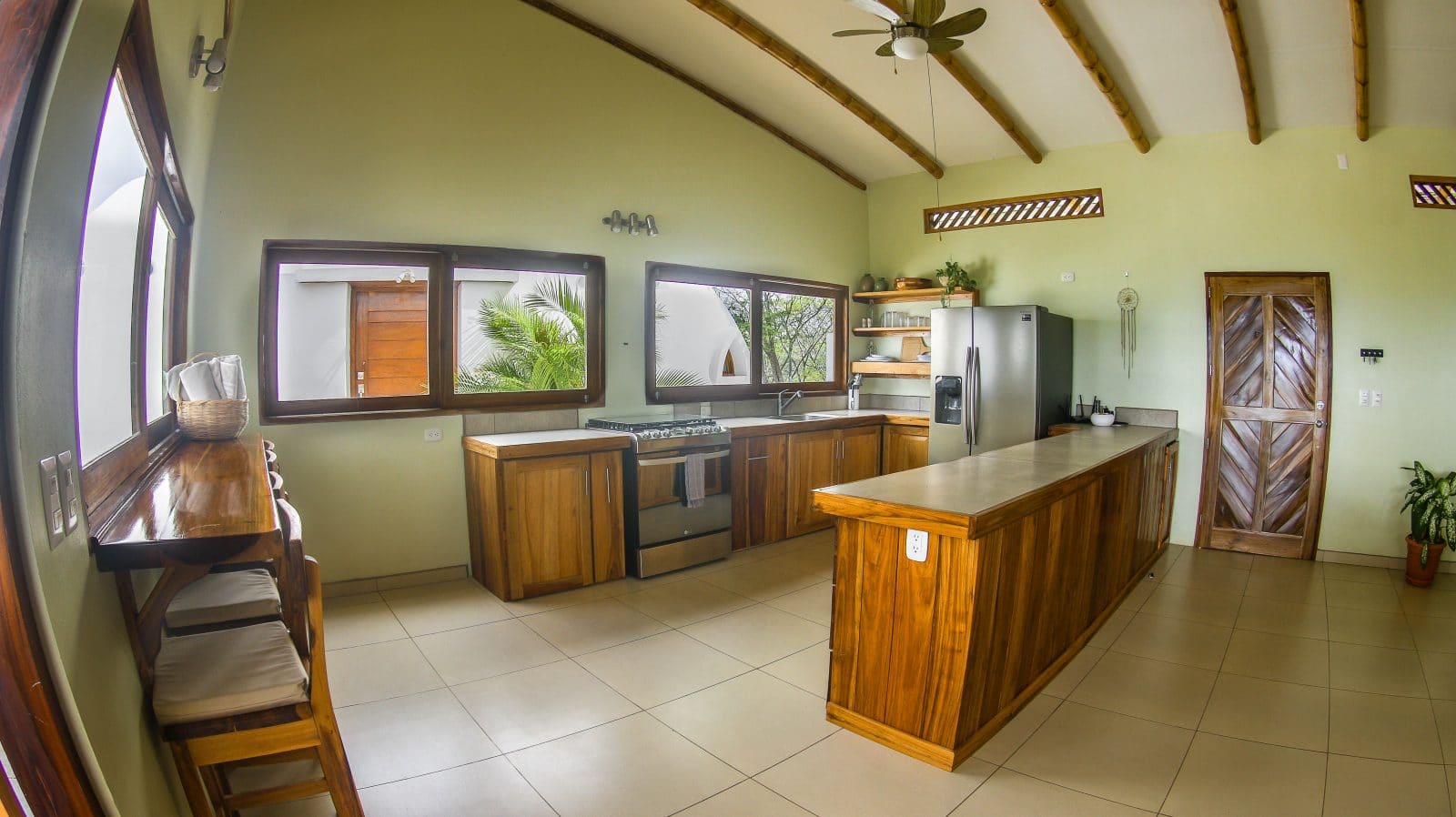 Fully furnished kitchen.