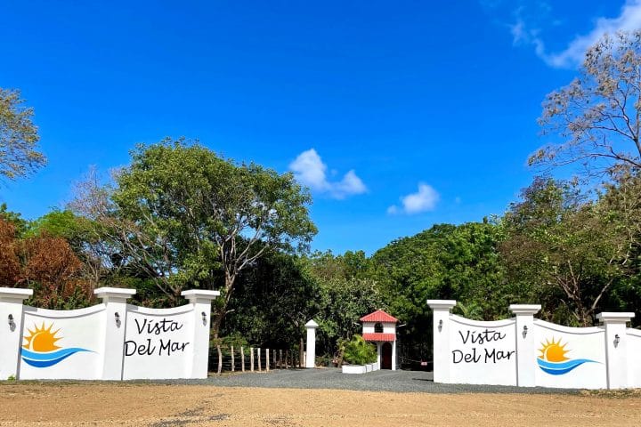 Playa Yankee Lot with Panoramic Views