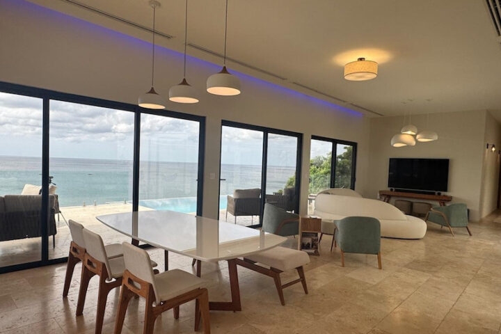 Dinning table and ocean view from the interior